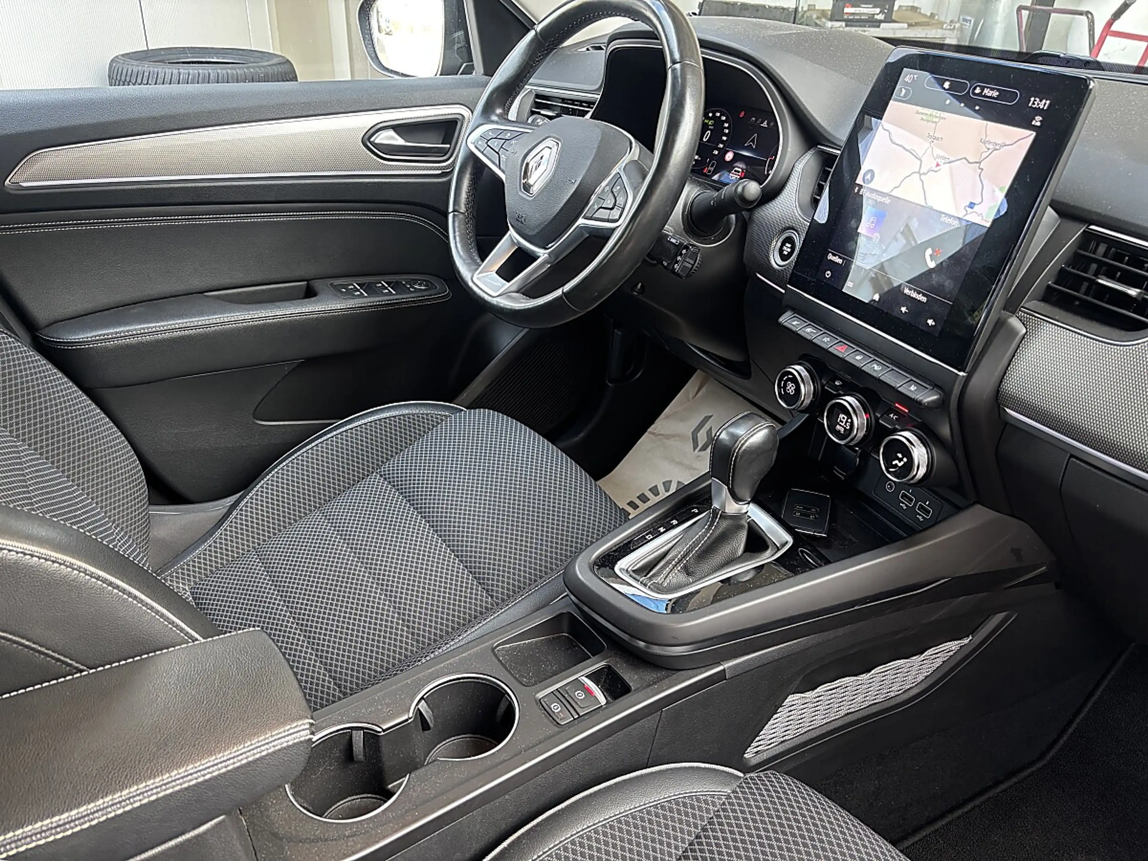Renault Arkana TCe 140 EDC PF Intens Aut. — photo 11