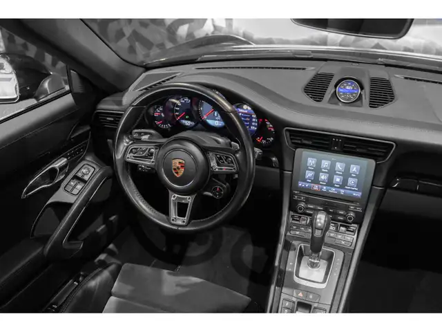 Porsche 911 view 13