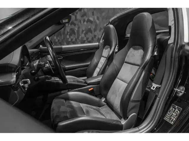 Porsche 911 view 10