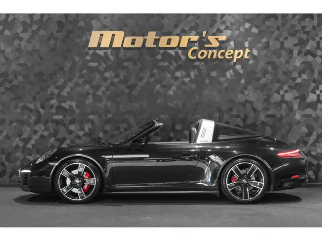 Porsche 911 view 2
