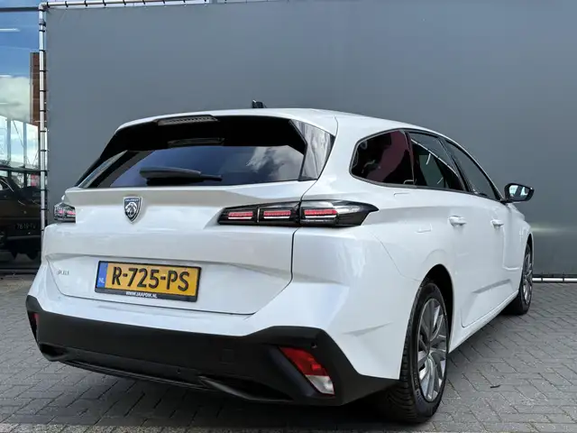 Peugeot 308 view 2