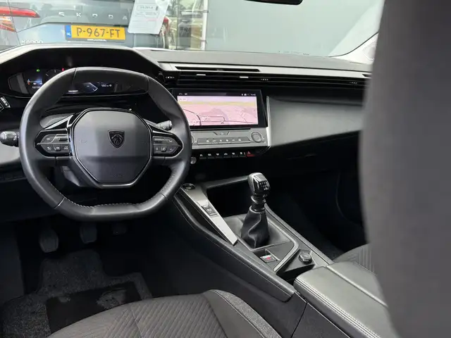 Peugeot 308 view 3