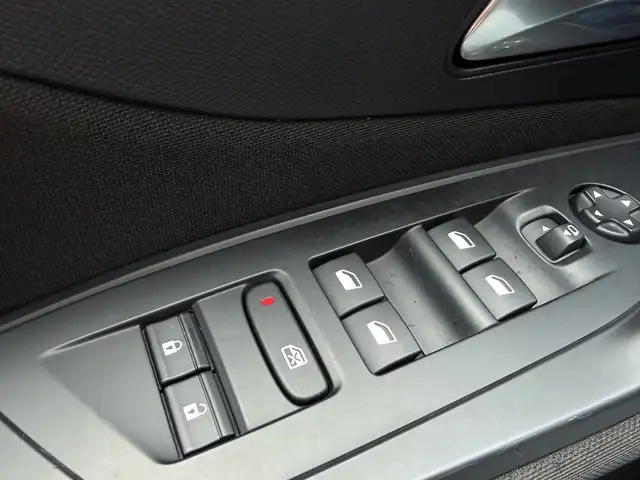 Peugeot 308 view 8