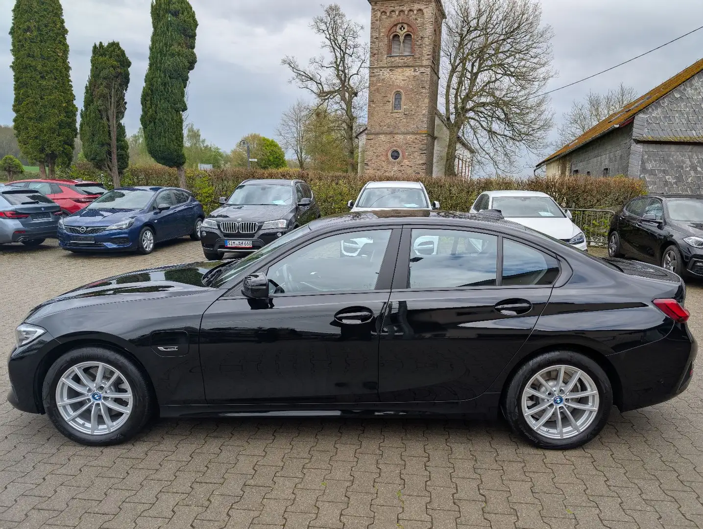 BMW 320 Baureihe 3 Lim. 320 e Advantage Schwarz - 2