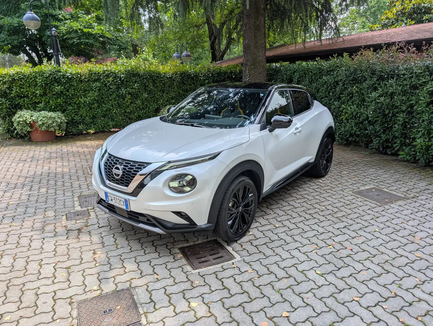 Nissan Juke 1.0 dig-t N-Sport 114cv Weiß - 1