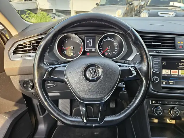Volkswagen Tiguan view 13