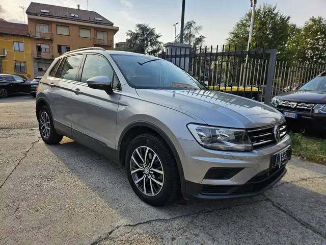 Volkswagen Tiguan view 3