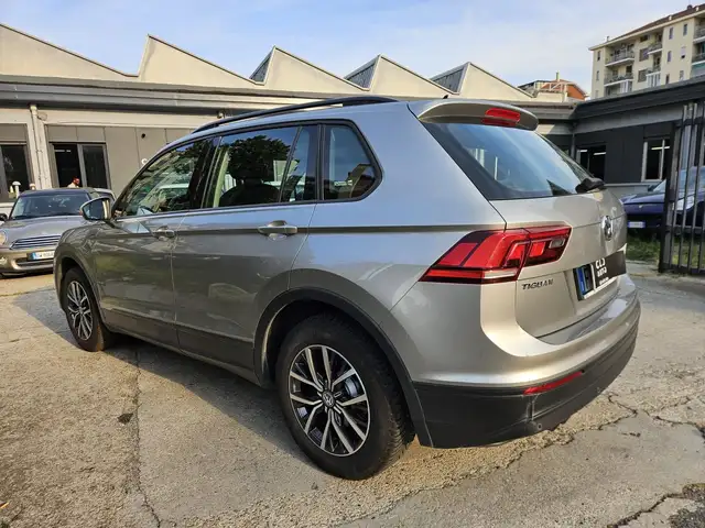 Volkswagen Tiguan view 5