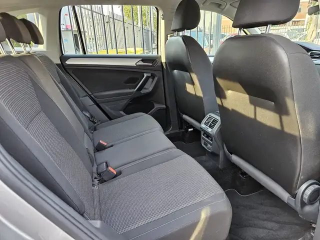 Volkswagen Tiguan view 12
