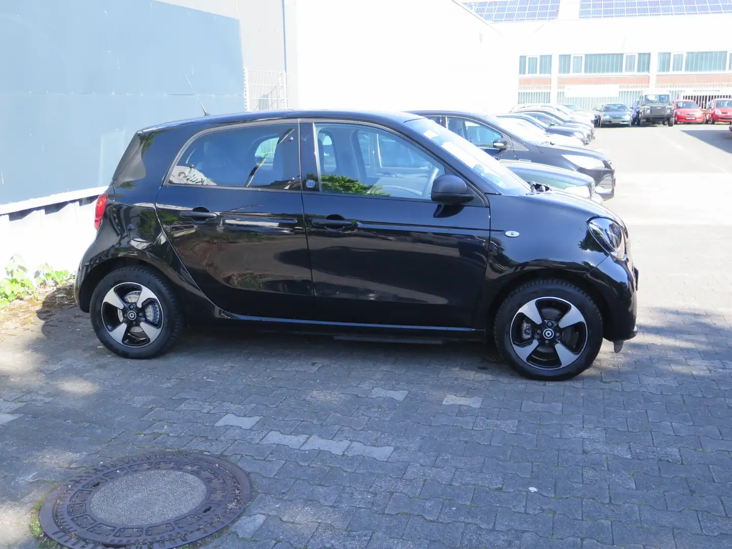 smart forFour 60kW electric drive TOP Ausstattg. Schnelllader Schwarz - 1