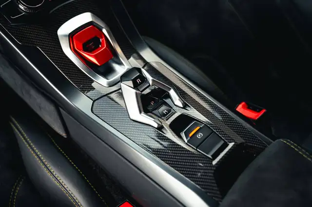 Lamborghini Huracan view 8