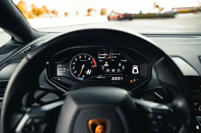 Lamborghini Huracan view 9