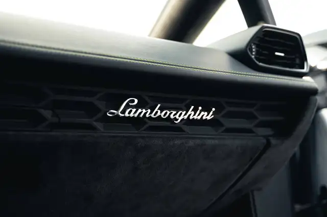Lamborghini Huracan view 6