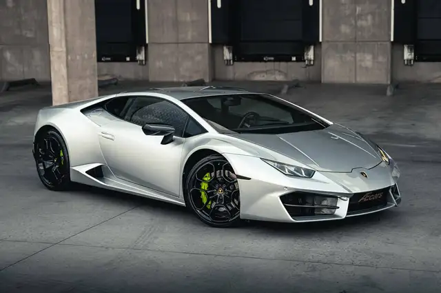 Lamborghini Huracan view 2
