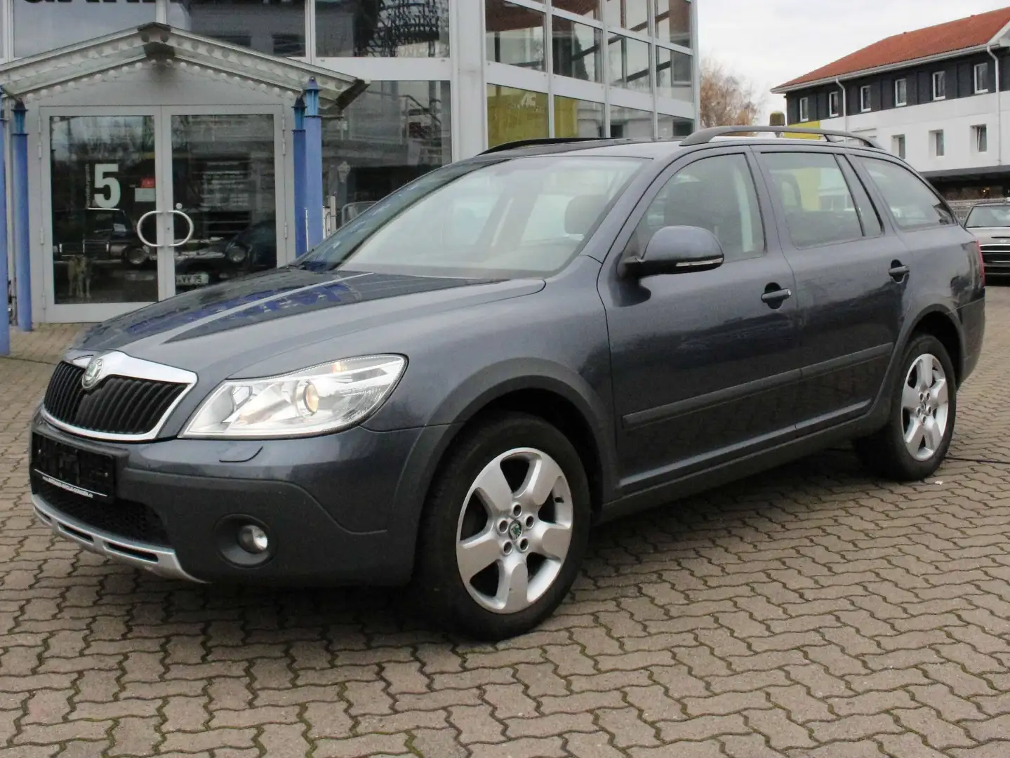 Skoda Octavia Scout   4X4    1.Hand , AHK Grijs - 1