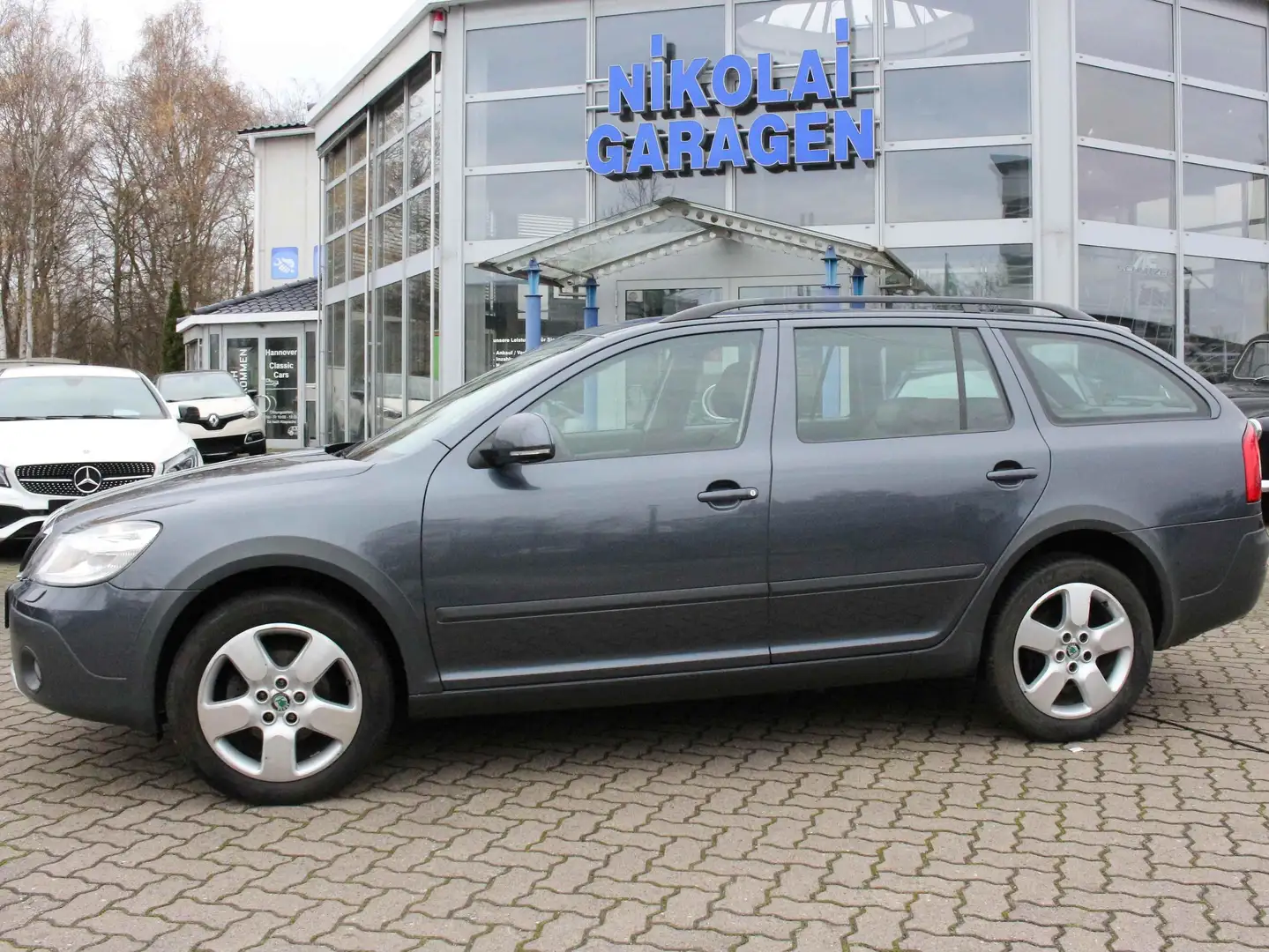 Skoda Octavia Scout   4X4    1.Hand , AHK Grijs - 2