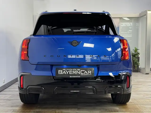 Mini Hatch view 5