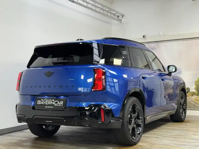 Mini Hatch view 6