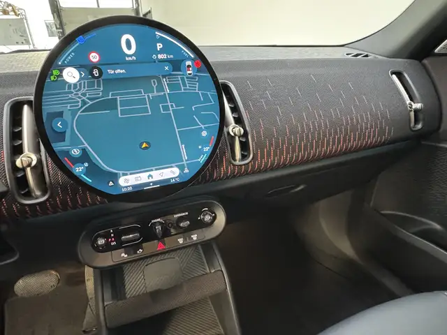 Mini Hatch view 10