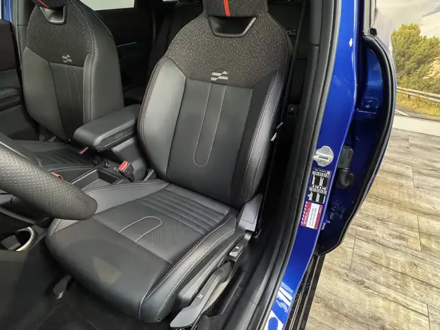 Mini Hatch view 14