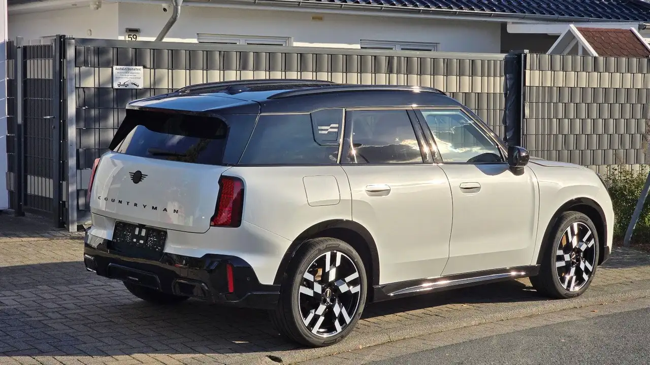 2025 MINI John Cooper Works Countryman C Works Trim, photograph 9