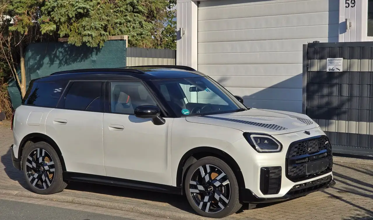 2025 MINI John Cooper Works Countryman C Works Trim, photograph 4