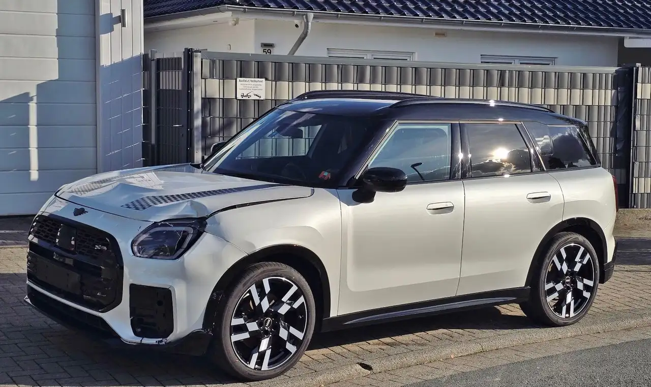 2025 MINI John Cooper Works Countryman C Works Trim, photograph 1