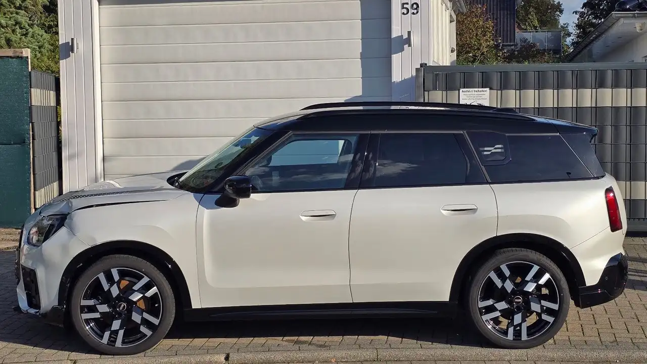 2025 MINI John Cooper Works Countryman C Works Trim, photograph 5