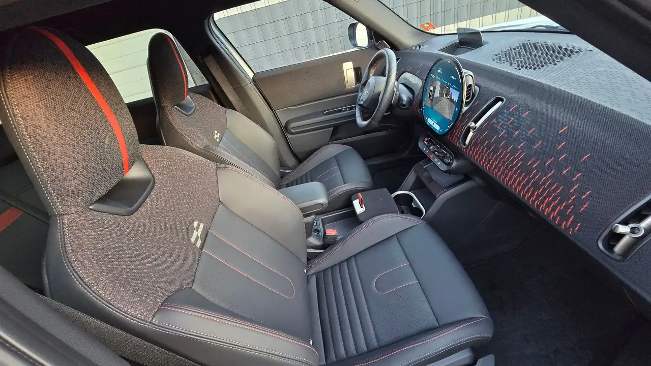 2025 MINI John Cooper Works Countryman C Works Trim, photograph 12