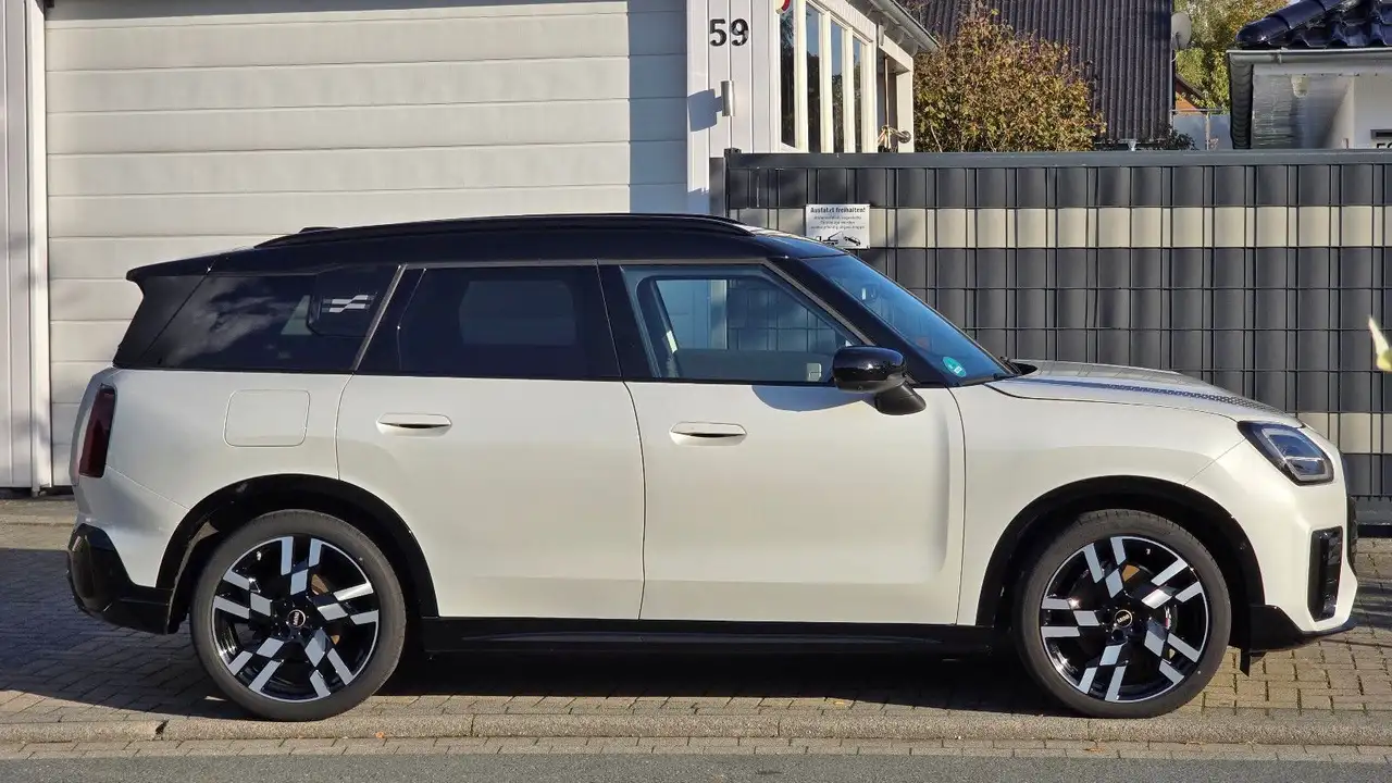 2025 MINI John Cooper Works Countryman C Works Trim, photograph 8