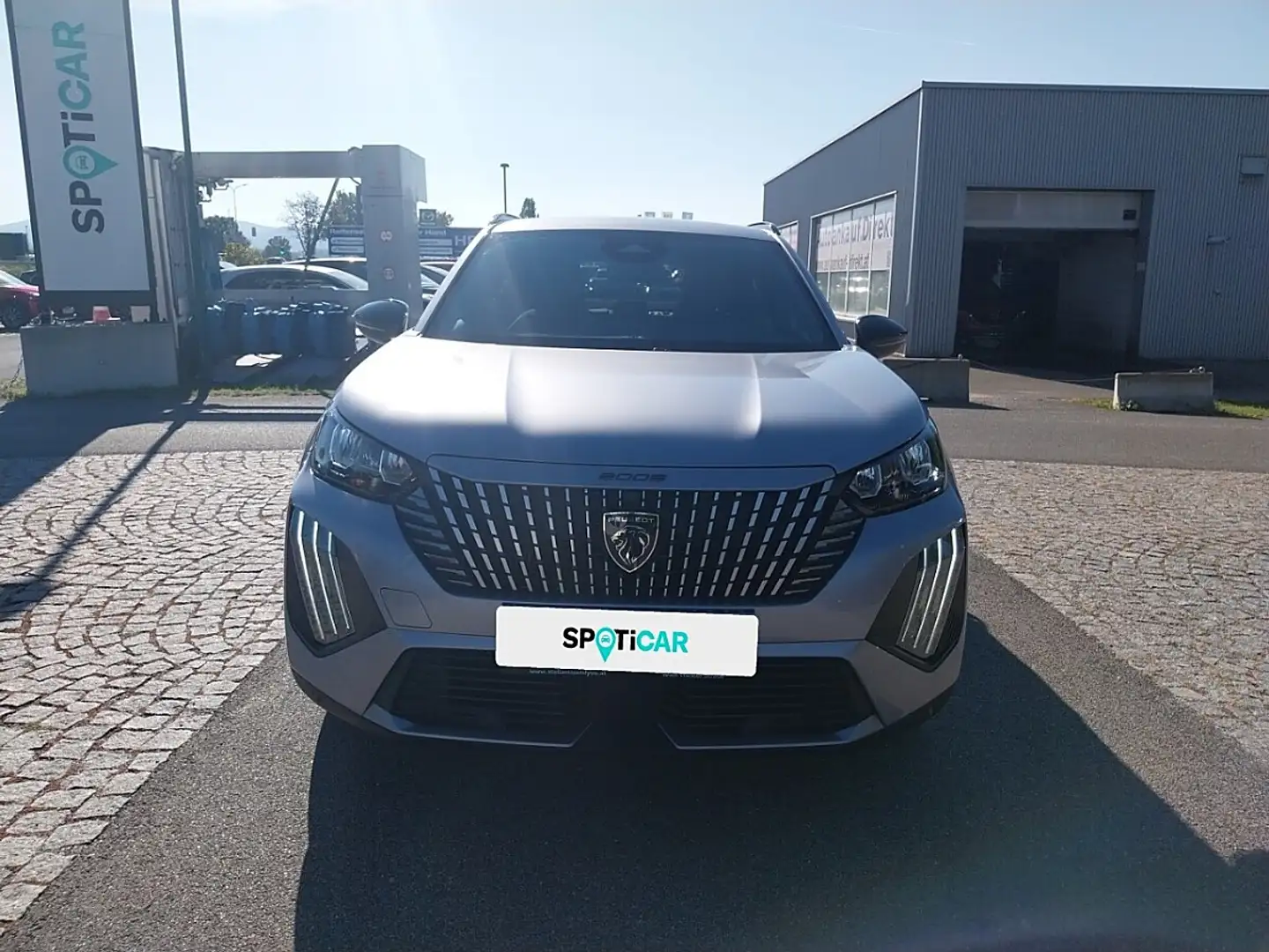 Peugeot 2008 Hybrid 145 e-DCS6 Allure Grau - 2