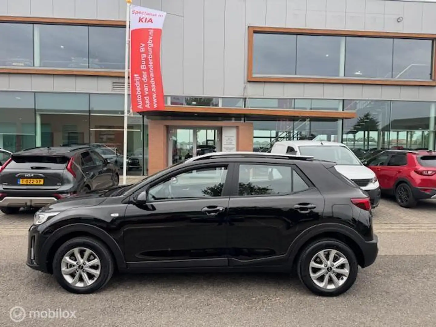 Kia Stonic 1.0 T 120PK MHEV DynamicLine Automaat , Hoge insta Noir - 2