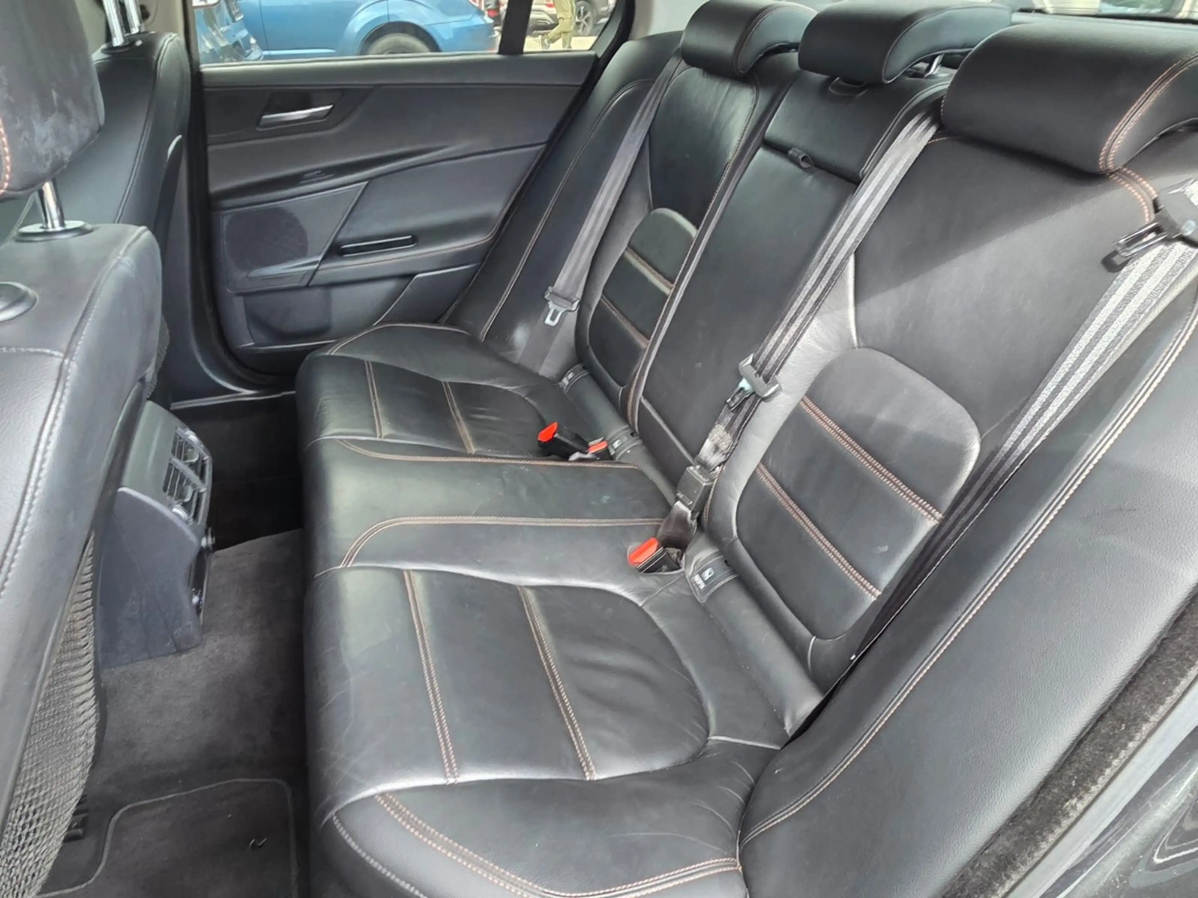 Jaguar XE 20t 200PS Portfolio Automatik 2.0/KLIMAATM/TE — photo 15