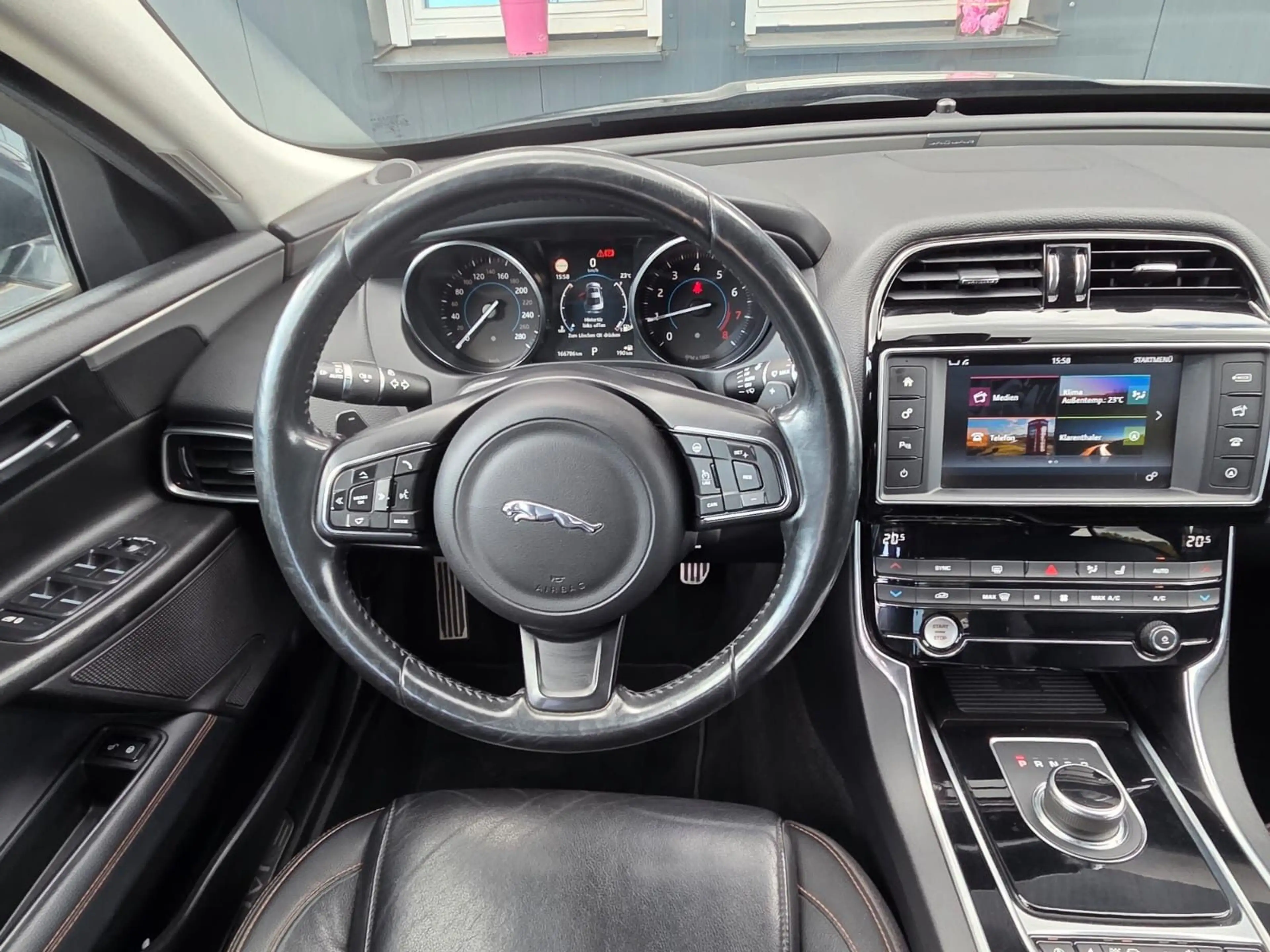 Jaguar XE 20t 200PS Portfolio Automatik 2.0/KLIMAATM/TE — photo 7