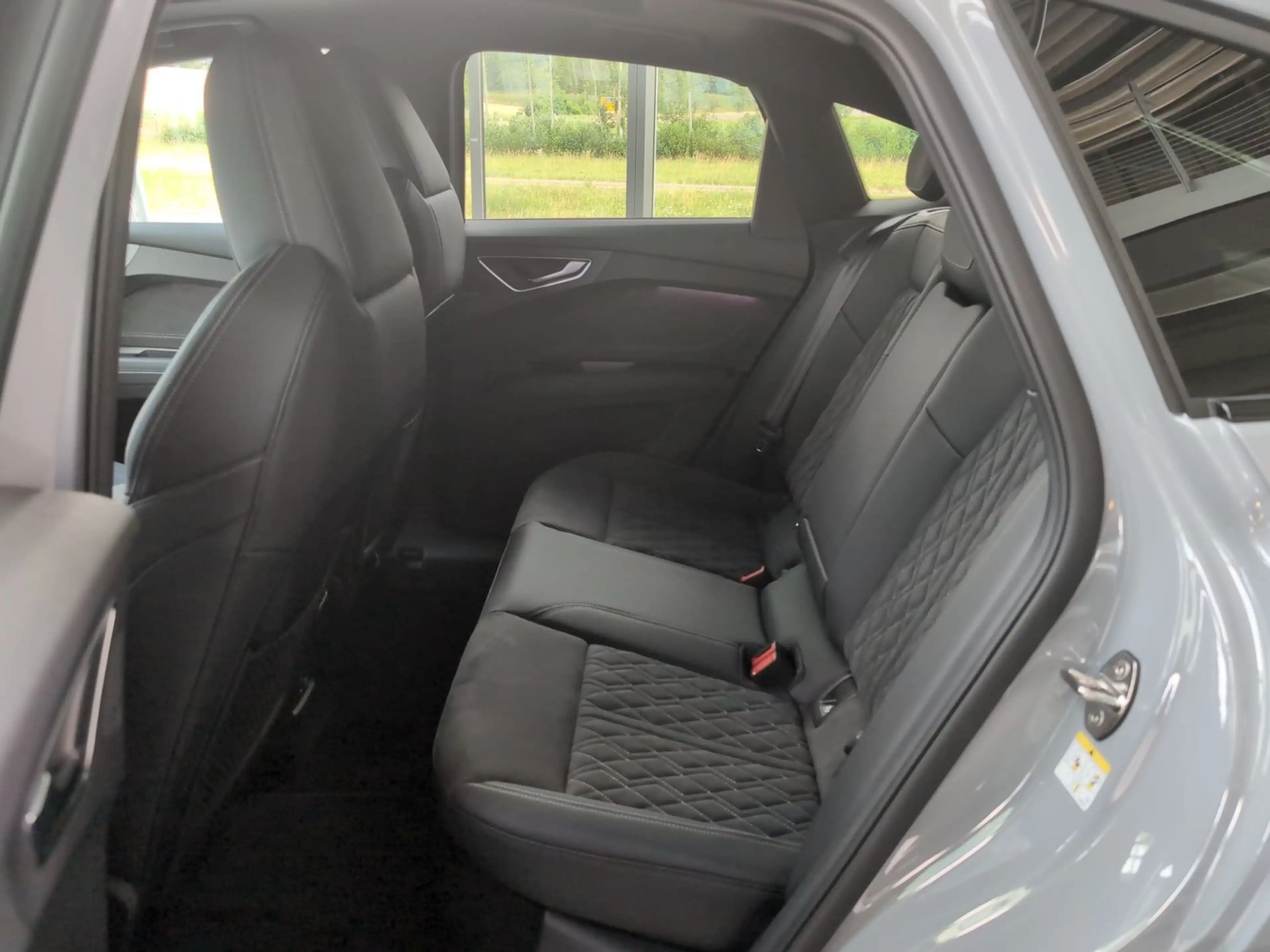 Audi Q4 e-tron quattro 220 kW — photo 13