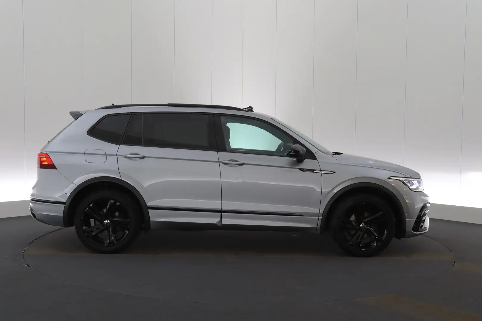 Volkswagen Tiguan Allspace 2.0 TDi R-Line Business Premium DSG Black Style 7P Argent - 2