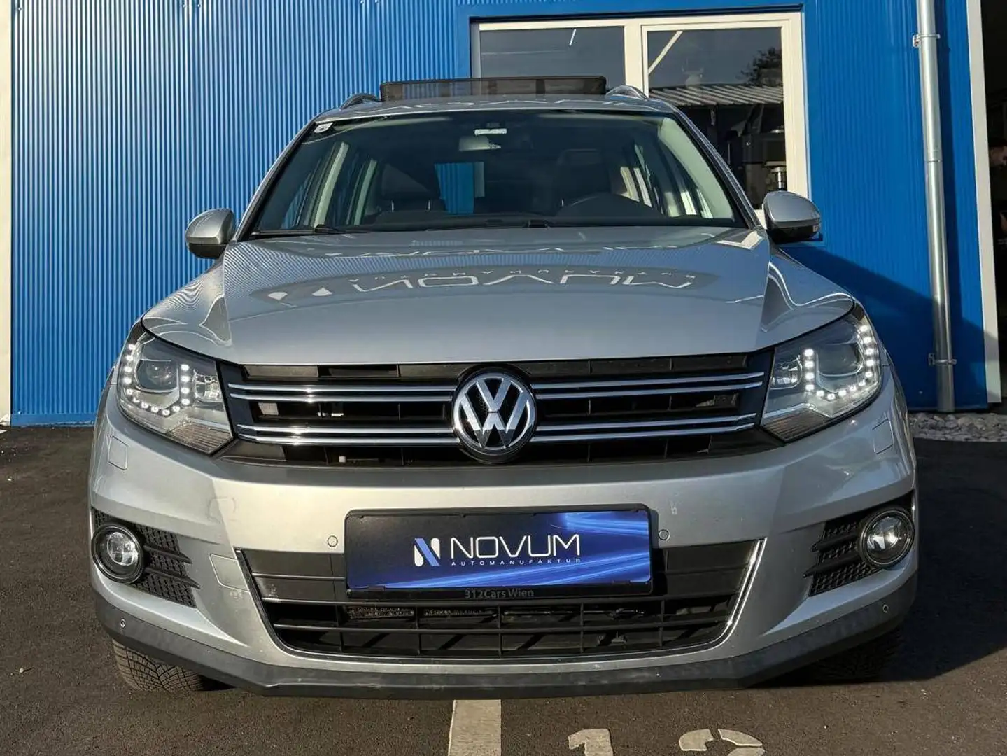 Volkswagen Tiguan Sport Grau - 1