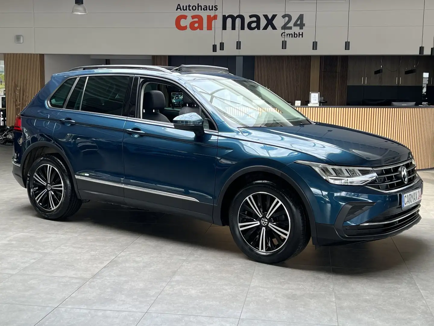 Volkswagen Tiguan 2.0TDI Life ACC Navi Kamera Panorama AHK Blau - 1