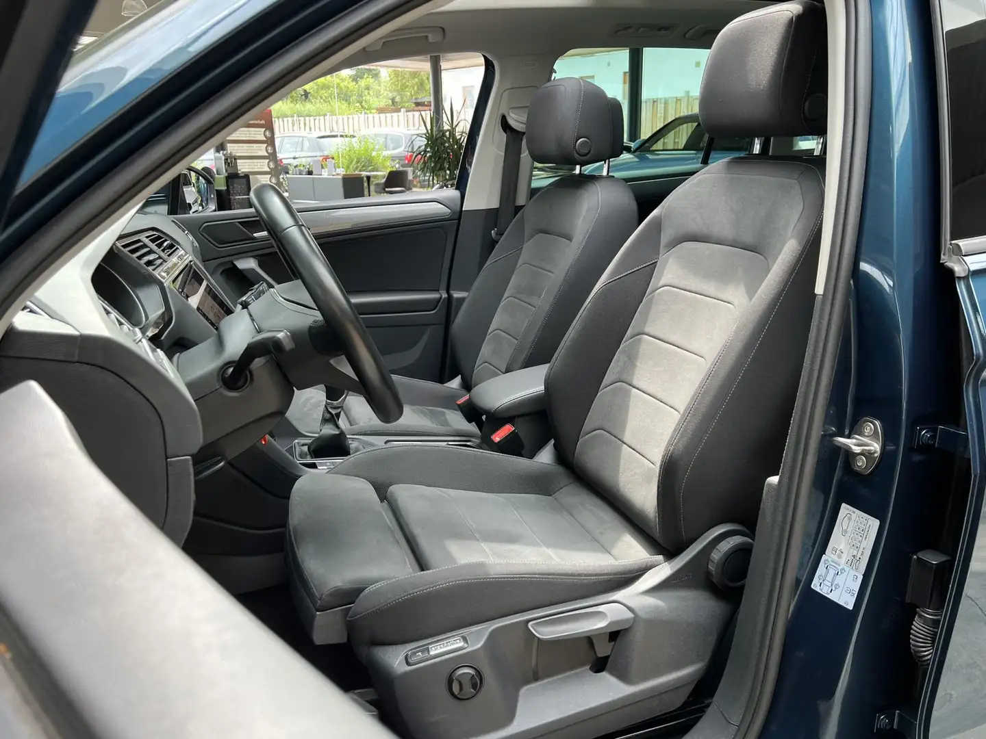 Volkswagen Tiguan 2.0TDI Life ACC Navi Kamera Panorama AHK Blau - 2