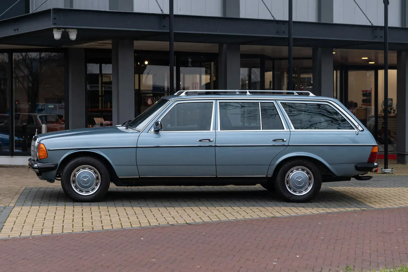 Mercedes-Benz E 280 TE ( S213 ) Синій - 2
