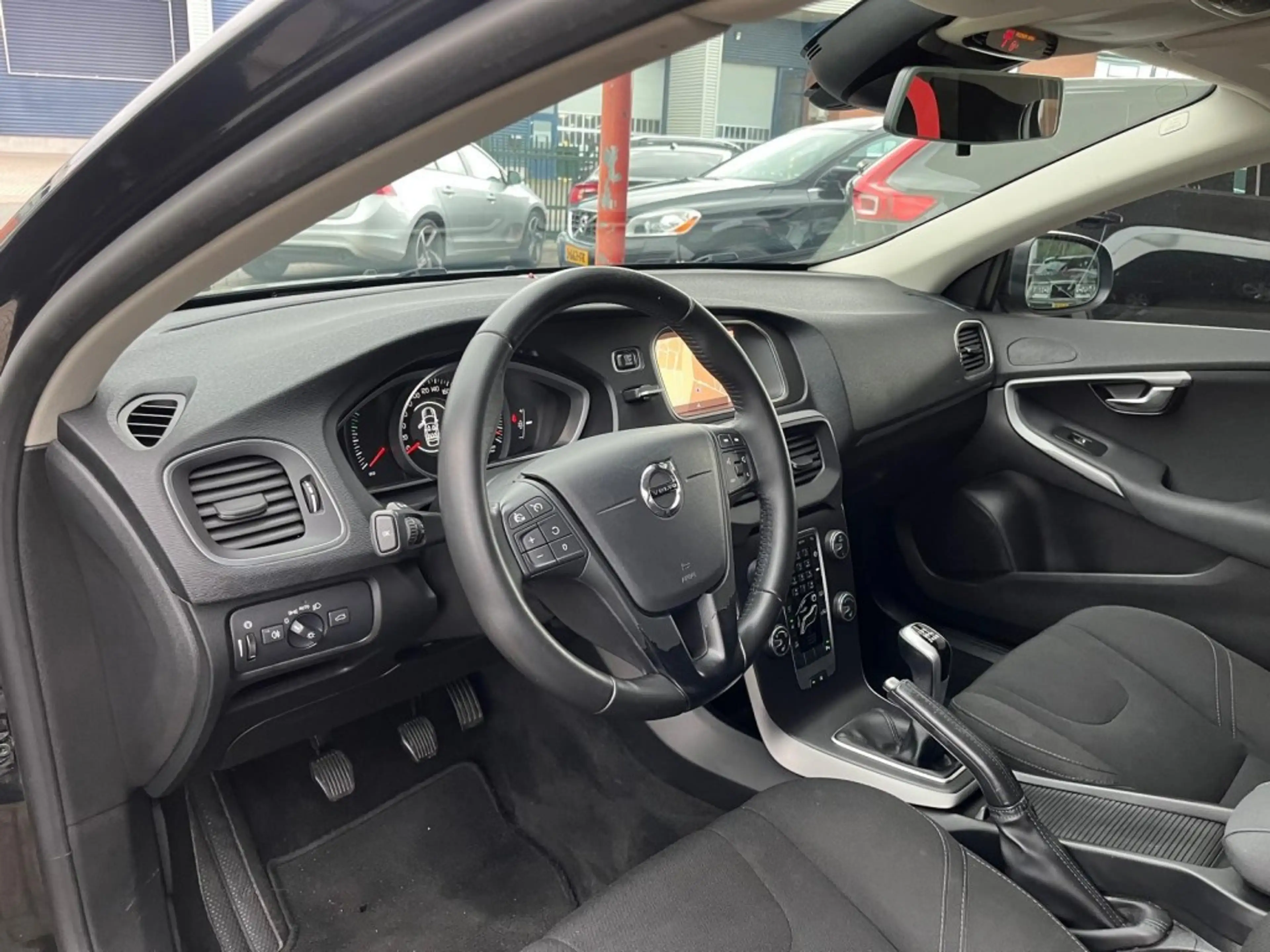 Volvo V40 2.0 T2 122 PK Navi Led koplampen Bluetooth St — photo 3