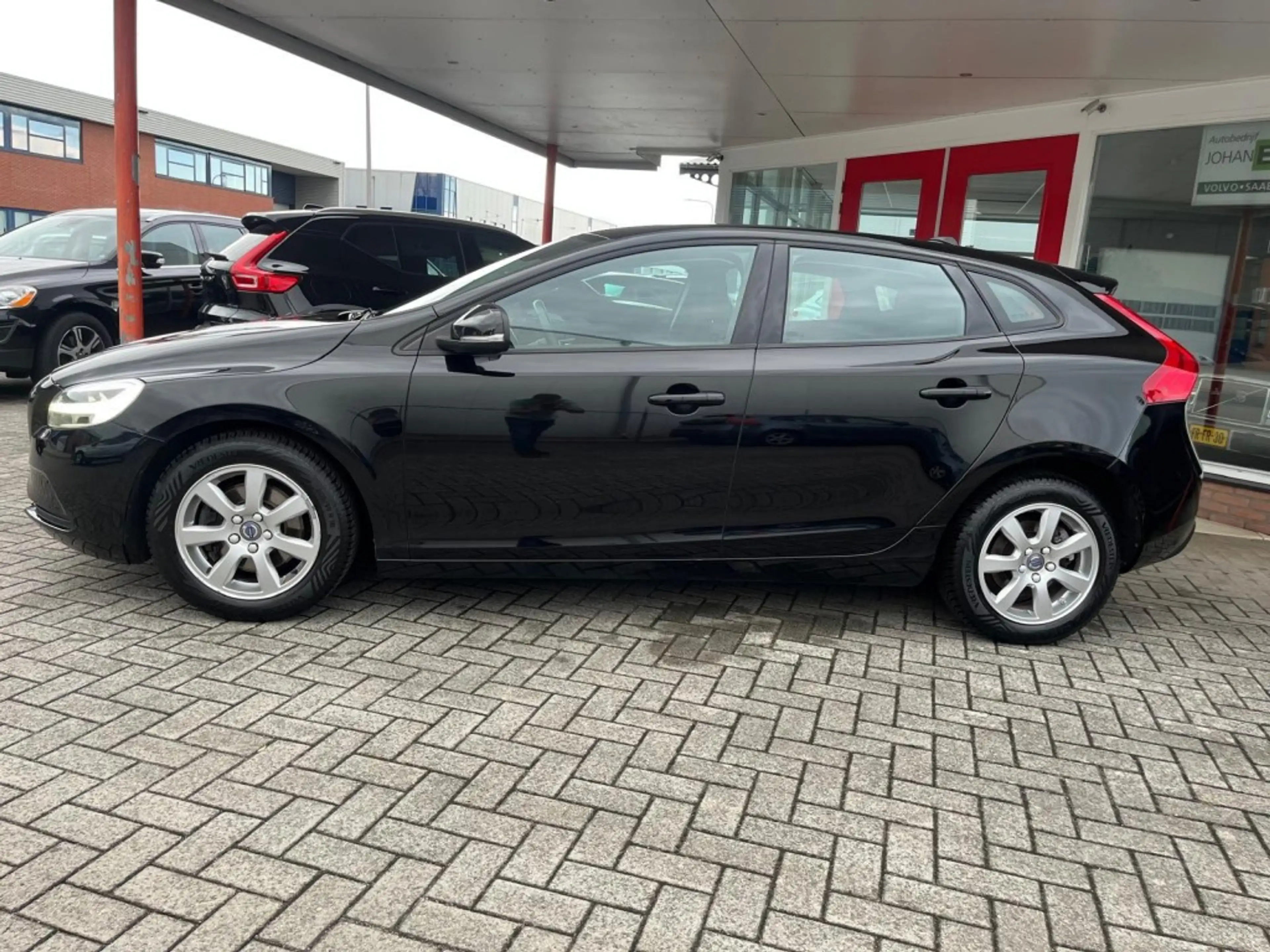 Volvo V40 2.0 T2 122 PK Navi Led koplampen Bluetooth St — photo 2