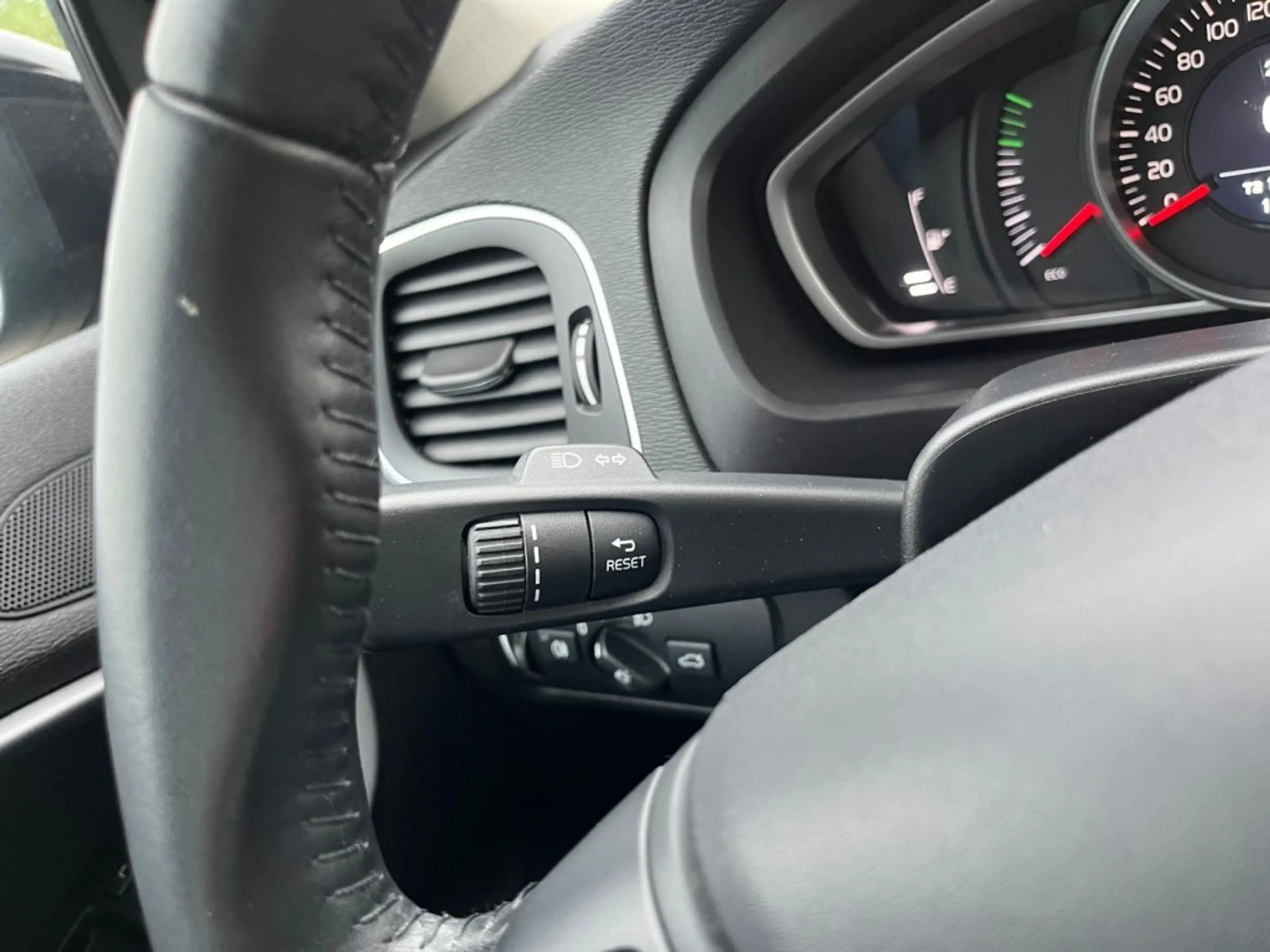 Volvo V40 2.0 T2 122 PK Navi Led koplampen Bluetooth St — photo 10