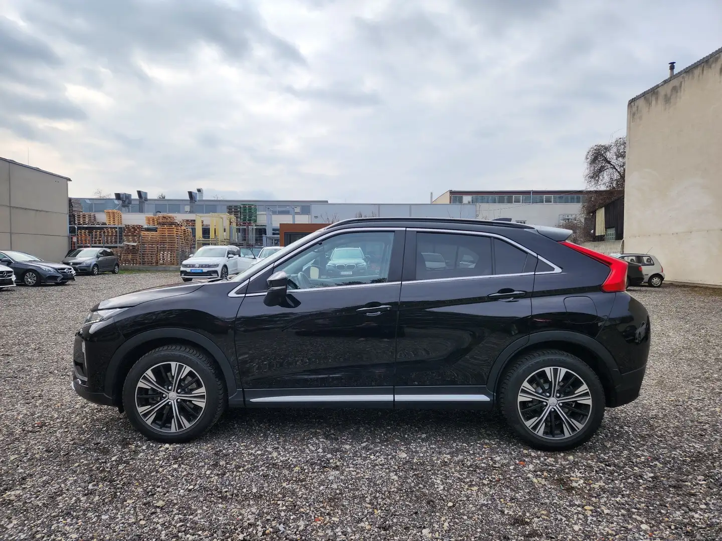 Mitsubishi Eclipse Cross 2,2 4WD Diamond Aut. Schwarz - 2
