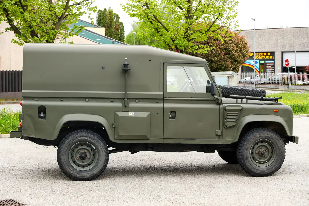Land Rover Defender 90 3.5 V8 Fam County SW, foto 2