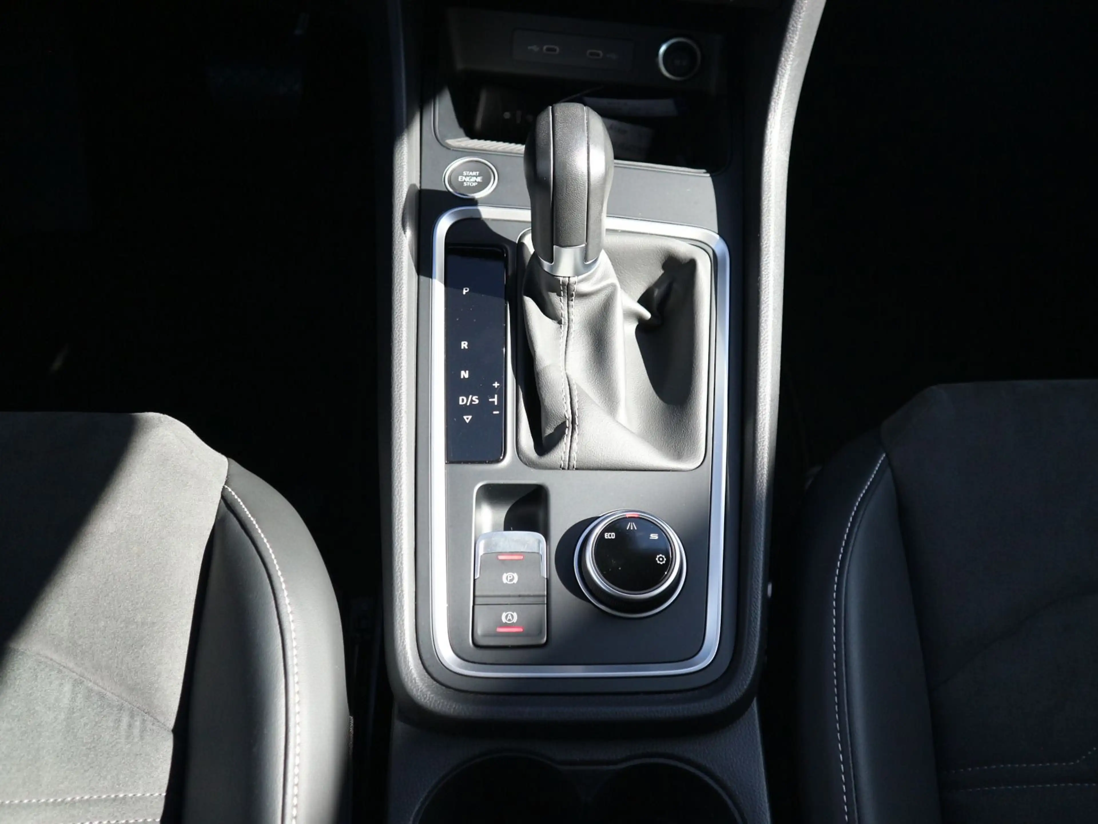 SEAT Ateca Style 2.0 TDI DSG AHK RFK NAVI LED — photo 11