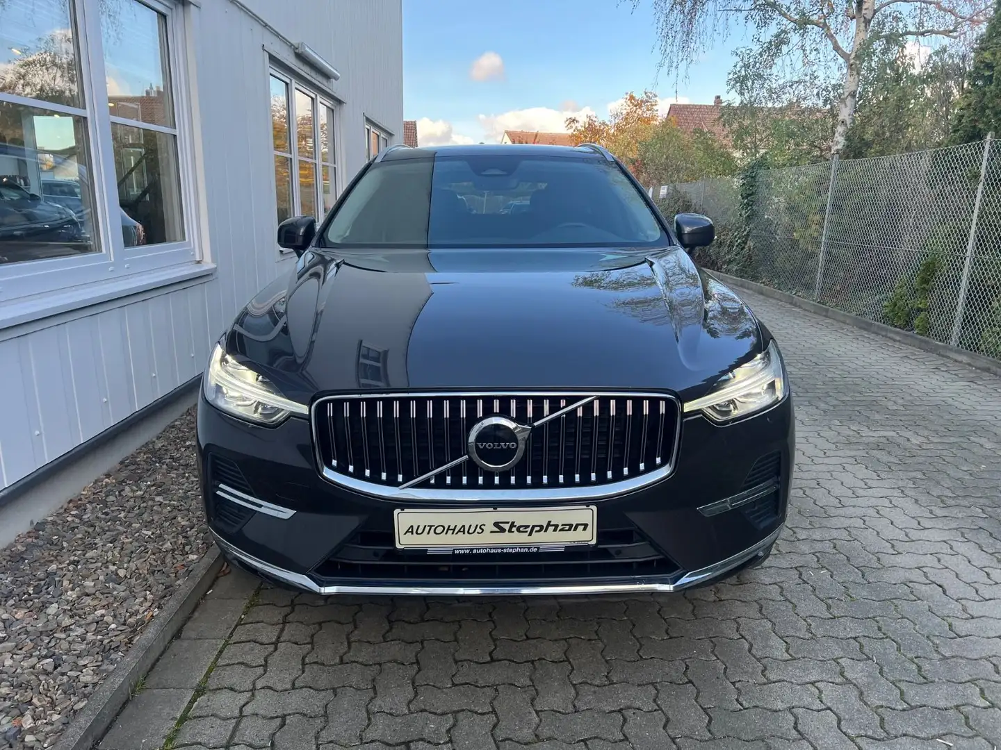Volvo XC60 B4 Diesel AWD Automatik Inscription GARANTI Grau - 2
