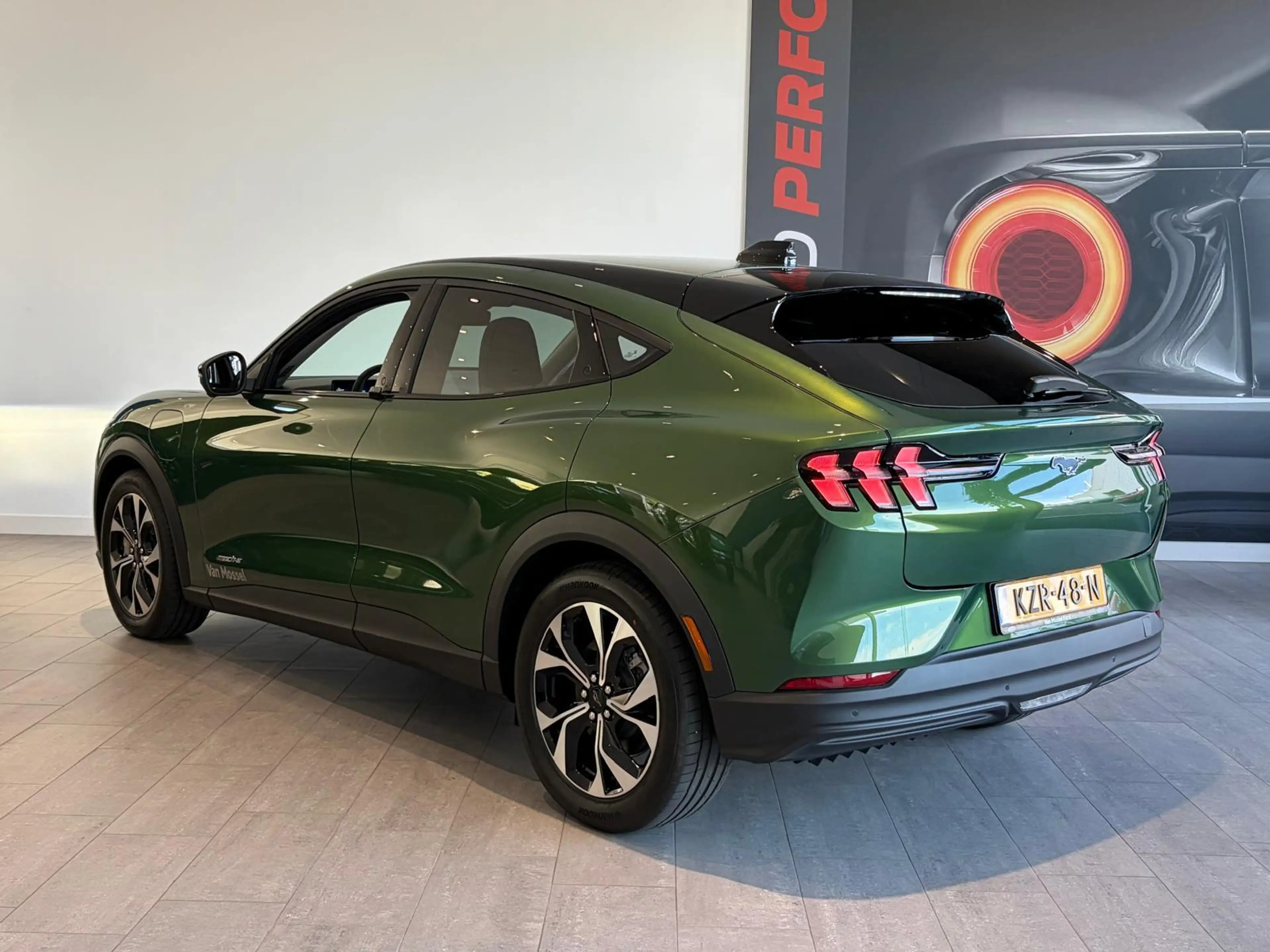 Ford Mustang Mach-E Standard RWD 73 kWh | TECHNOLOGIE PACK+ | ADAPTIVE — photo 3