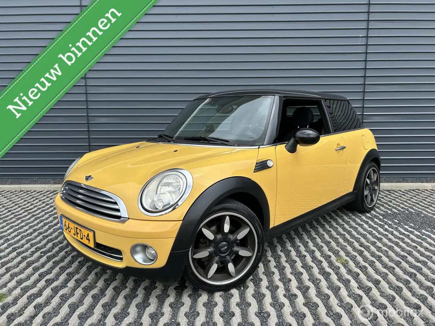 MINI Cooper Mini 1.6 Pepper | Navi | Clima | 17" LMV | Geel - 1
