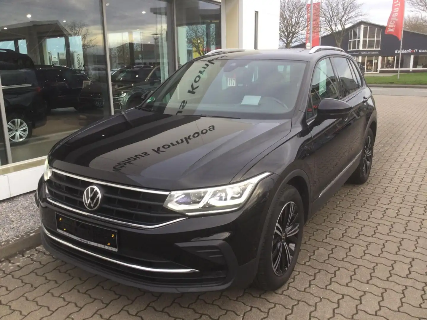 Volkswagen Tiguan 1.5 TSI Life "Active" GAR 05.26 LED NAVI AC Schwarz - 2